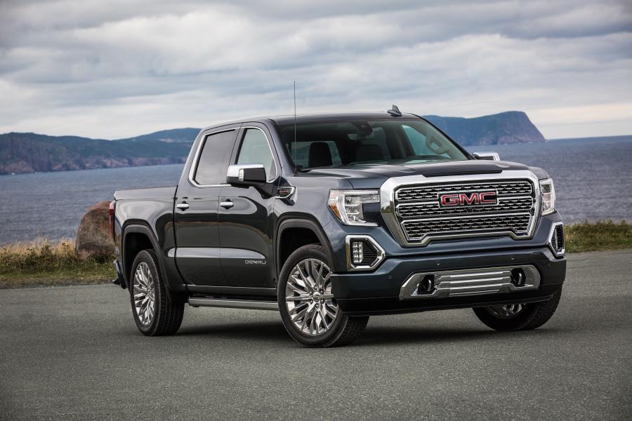  GMC Sierra Denali Crew Cab 2018 года  (фото 30 из 45)